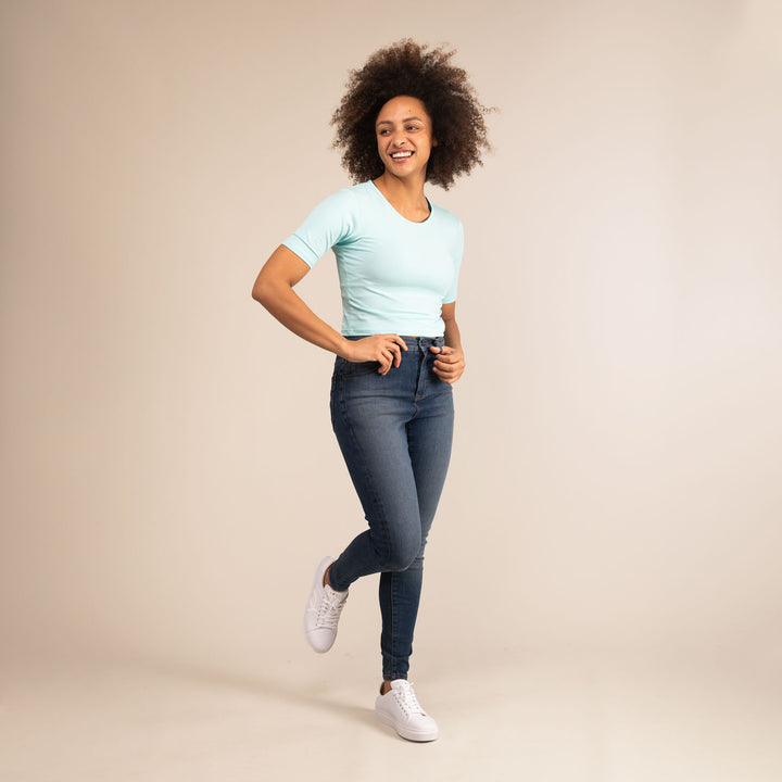 Kendal is 5ft 8 with a 36" bust and wears a size M