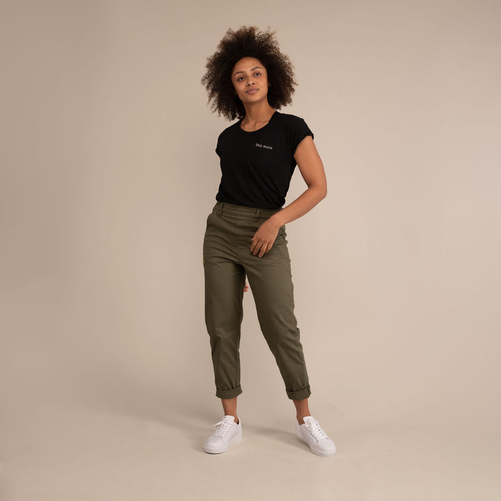 aaa Kendal is 5ft 8 with a 36" bust and wears a size M