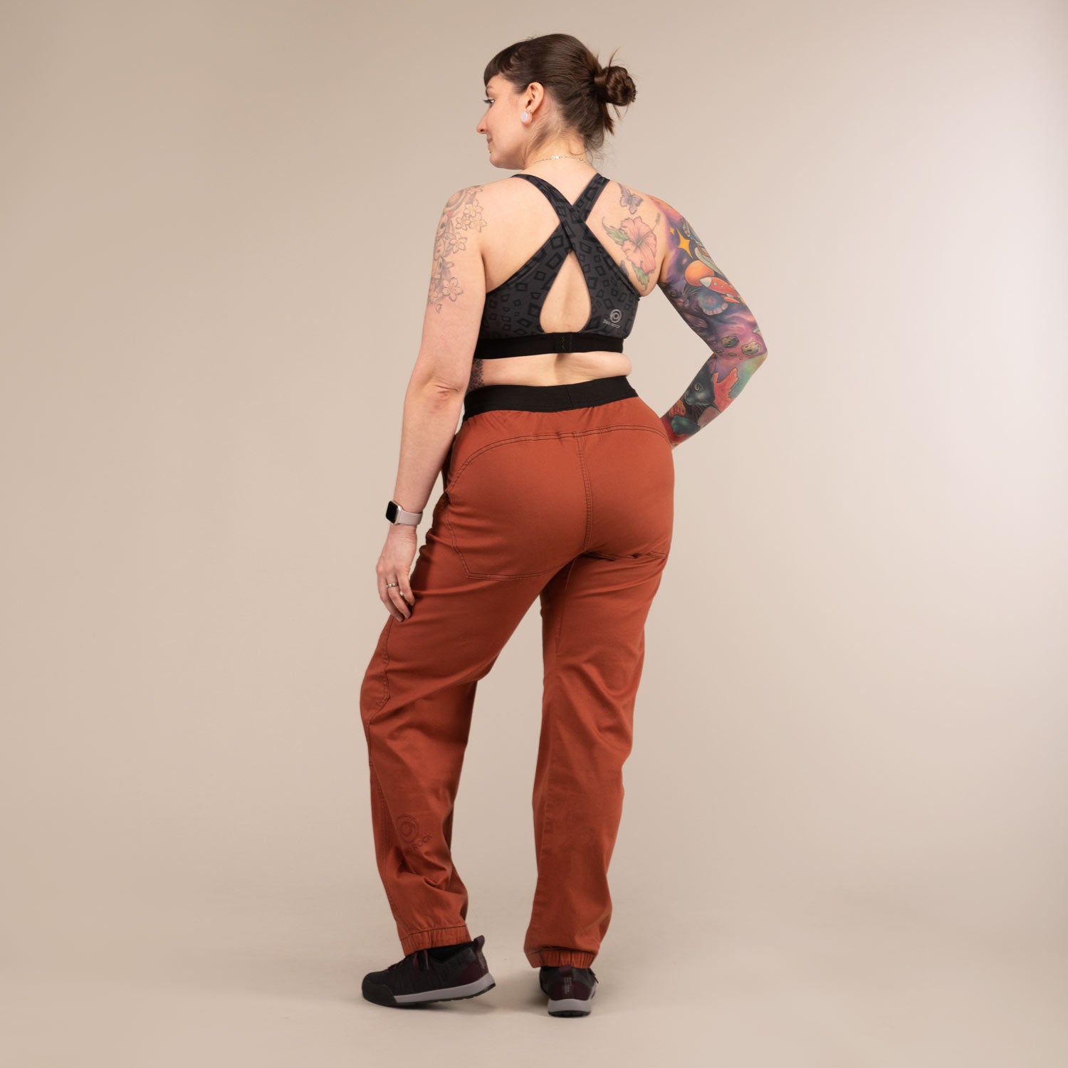 SUPERNOVA TROUSERS | Climbing Organic Stretch Trousers | 3RD ROCK Clothing -  Laura is 5ft 6 with a 31" waist, 43" hips and wears a size 32/RL. F