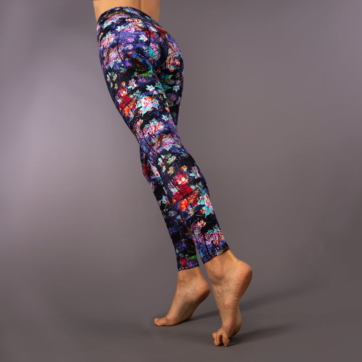 aaa Jessica is 5ft 7" with a 32" inseam, 29" waist and 38.5" hip and can wears a size 10.