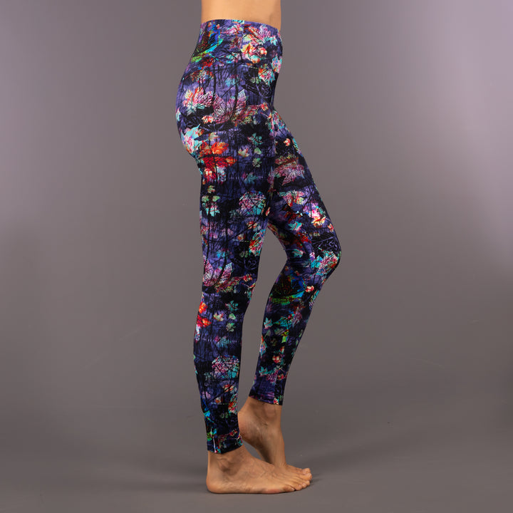 aaa Jessica is 5ft 7" with a 32" inseam, 29" waist and 38.5" hip and can wears a size 10.