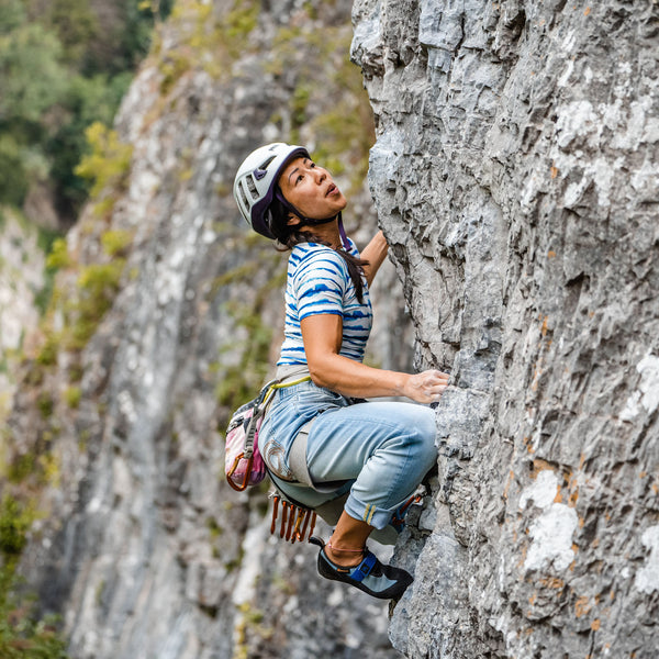 Veronica crushing this outdoor climb with our stretchy sustainable GAIA jeans. F